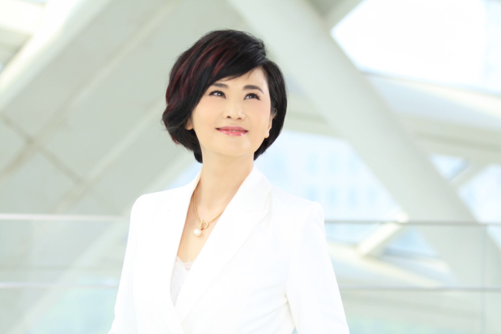 新闻关注度,直指热点问题,瞄准重量级人物,彰显主持及嘉宾个性的访谈