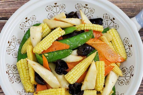 胡萝卜炒玉米笋