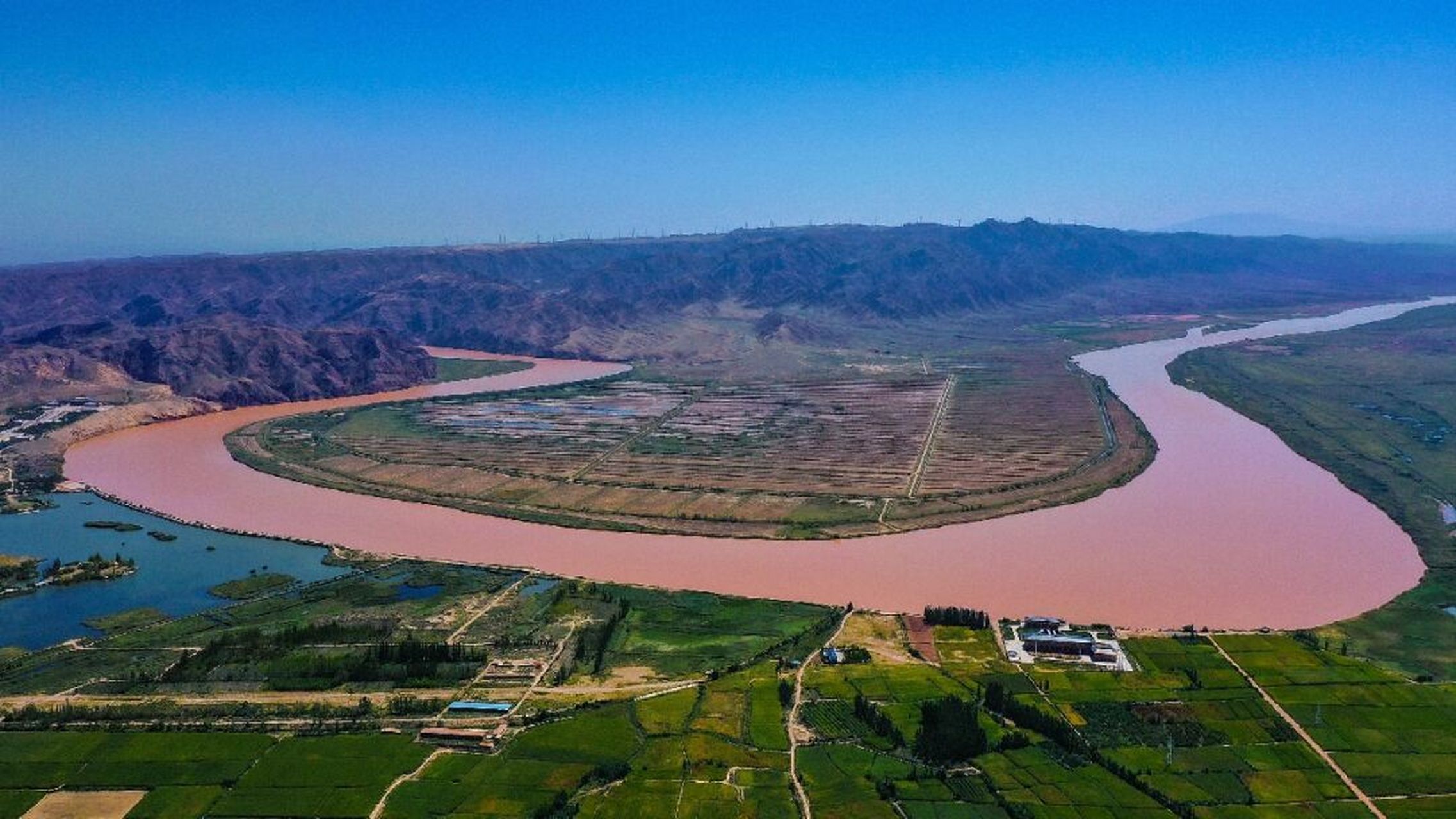 简称青铜峡黄河大峡谷旅游区,位于宁夏回族自治区吴忠市青铜峡市