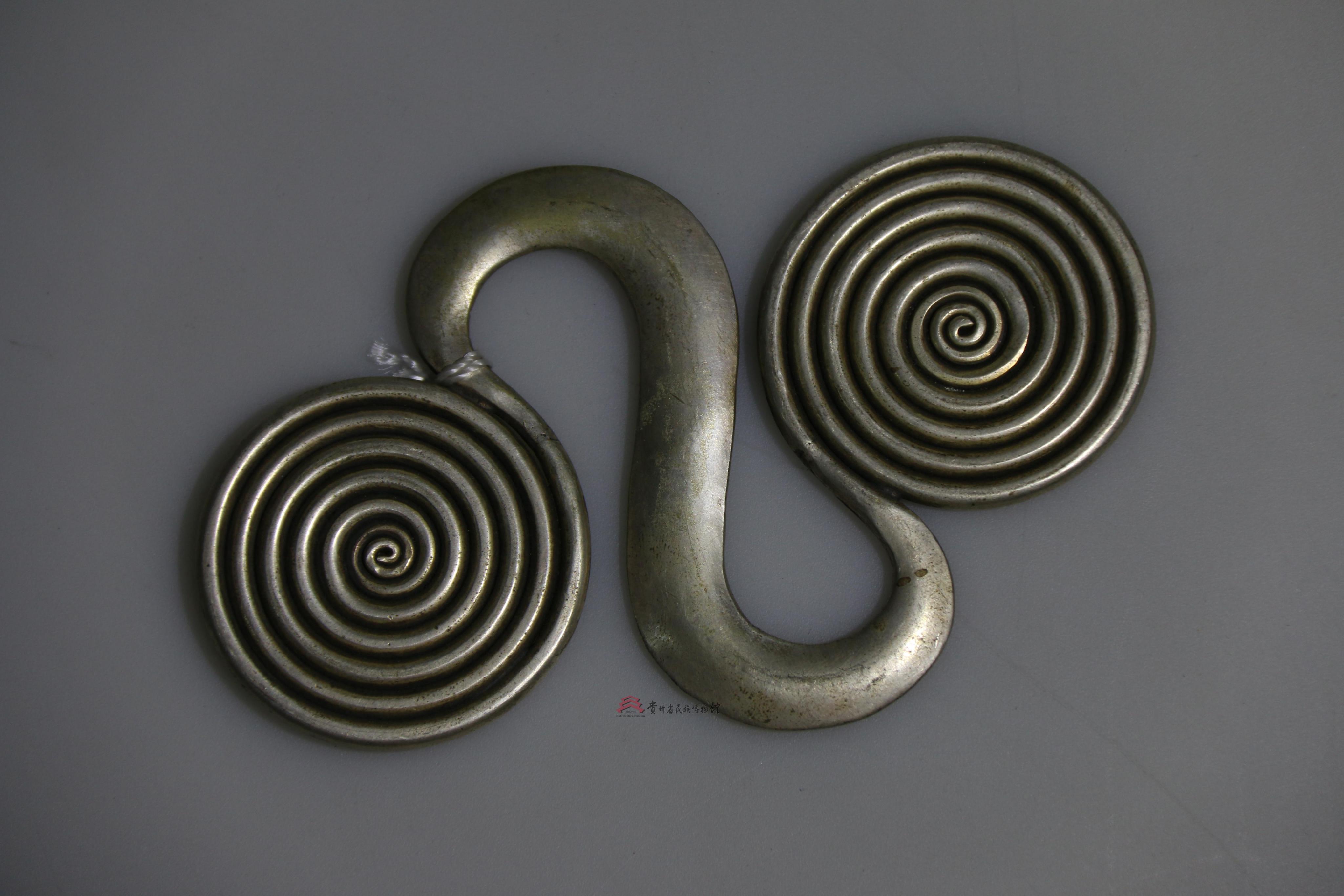 当代榕江侗族衣背平扣