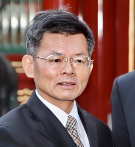  p>杨秋兴(1956-),台湾政治人物,因身高只有1.