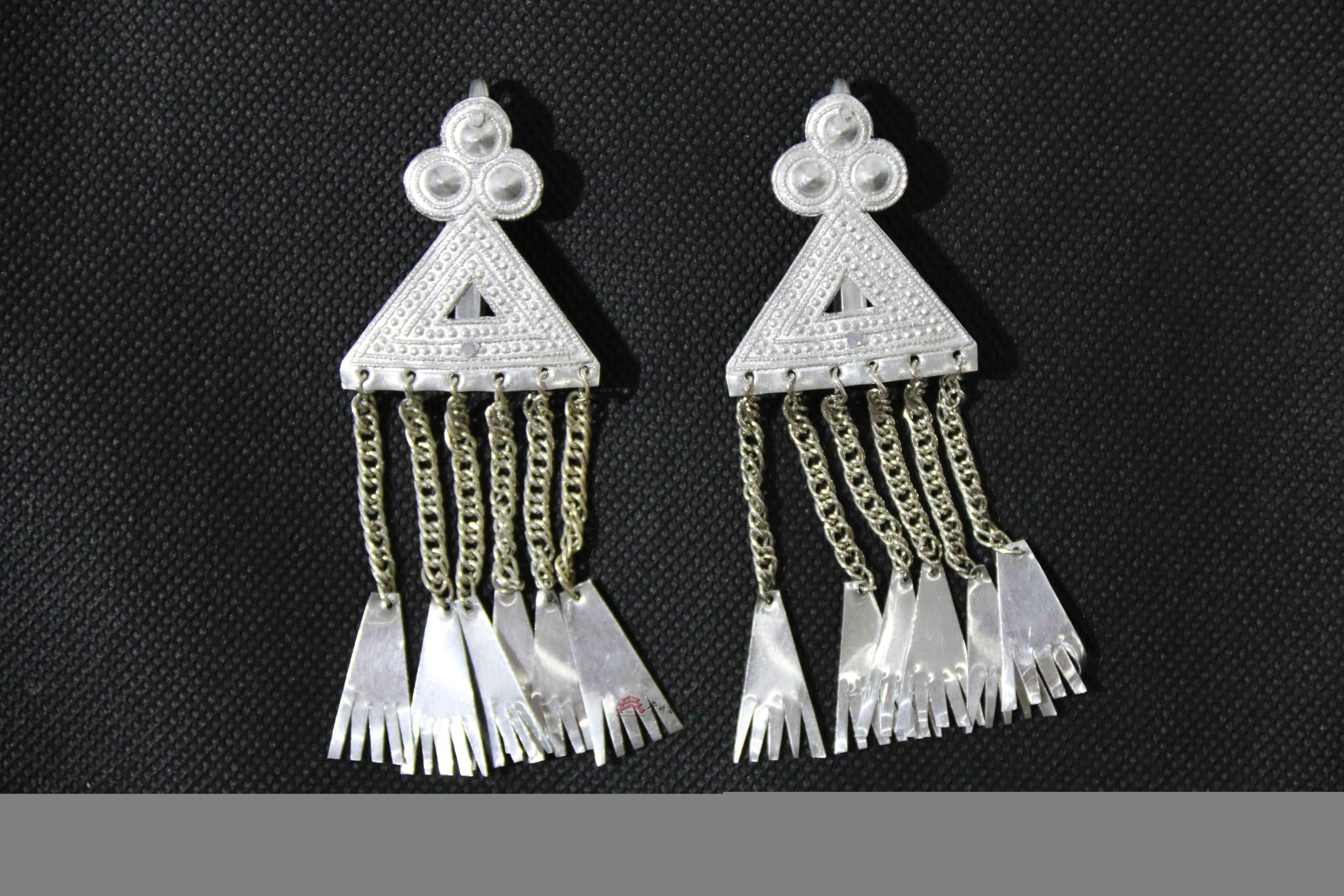 当代四川凉山彝族三角形流苏耳环