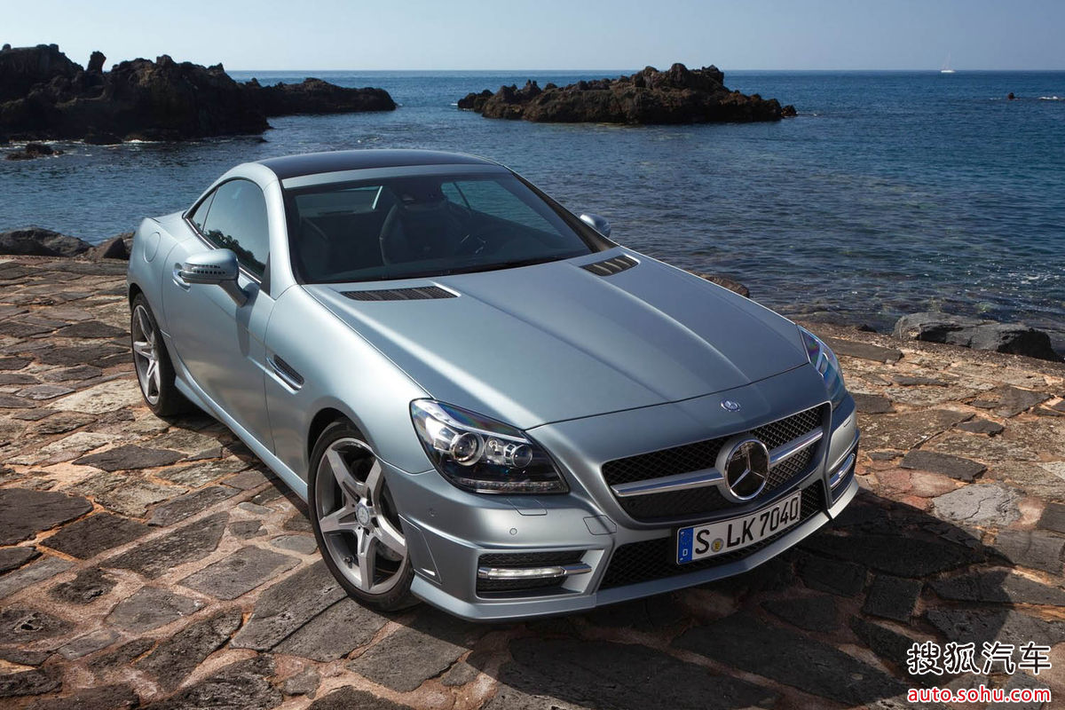  p>奔驰slk是全球首款大批量生产的硬顶敞篷 a href="#" data-lemmaid
