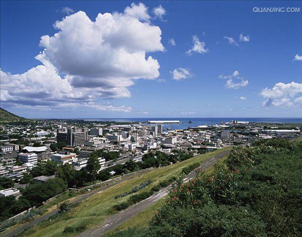 简称 b>毛里塔尼亚, /b>位于非洲西北部,地处北纬15～27度之间,面积