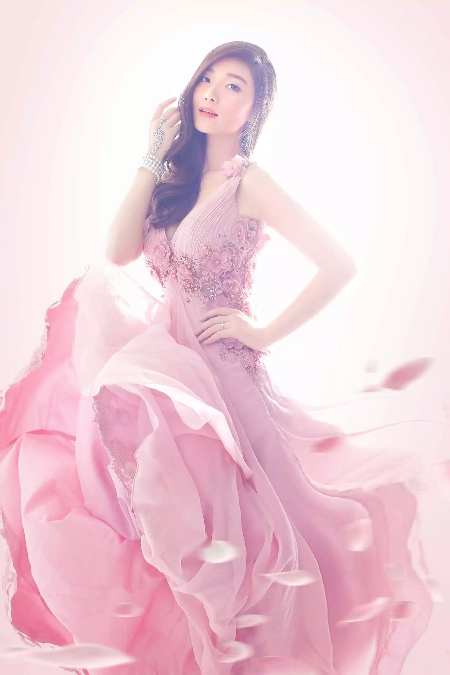  p data-id="gn8dxq59pu">《勇敢放弃》是歌手杨小曼演唱的歌曲,老吴