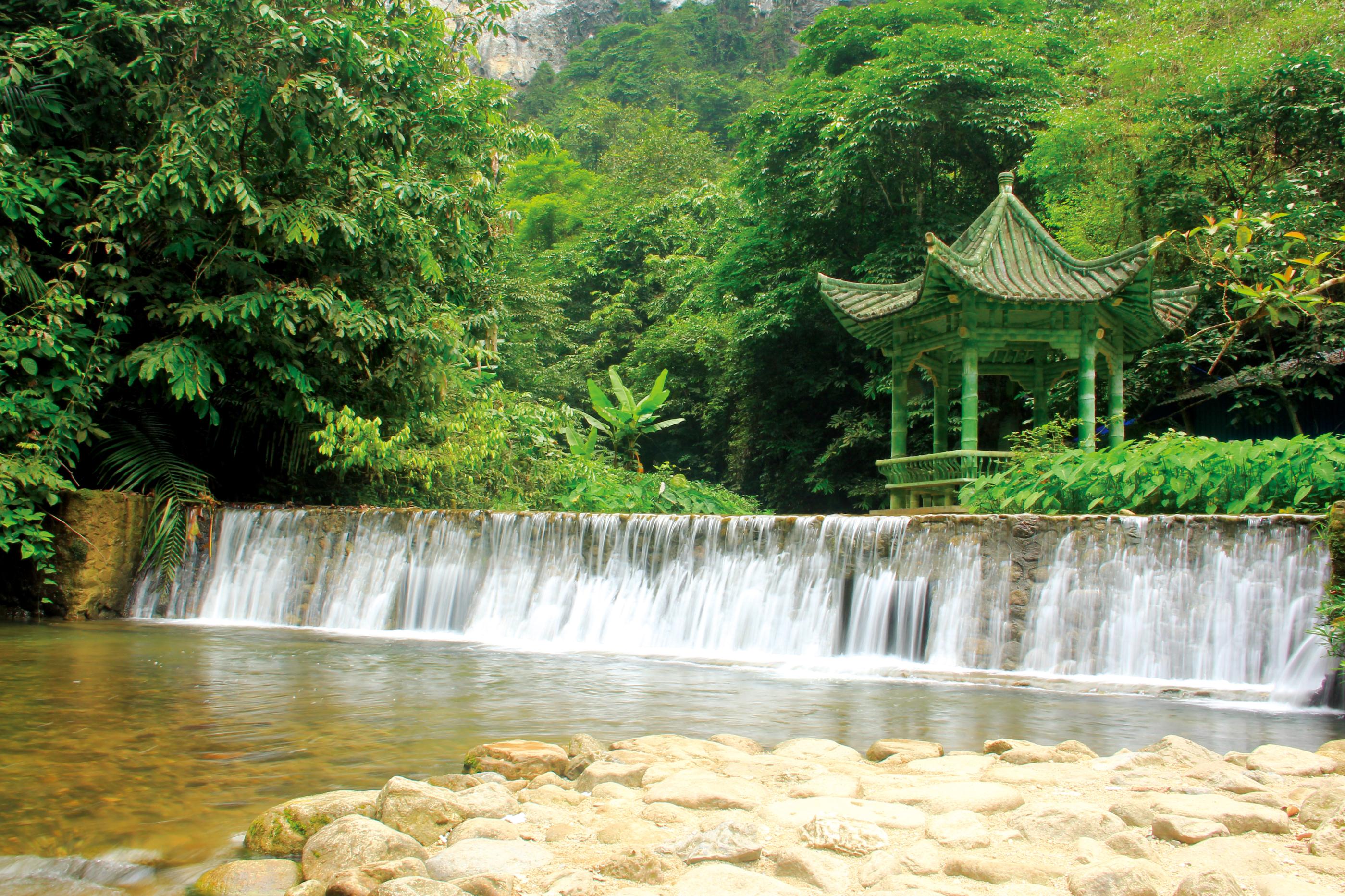  p>通灵大峡谷国家aaaa级别风景区位于广西百色市靖西市境内,地处北