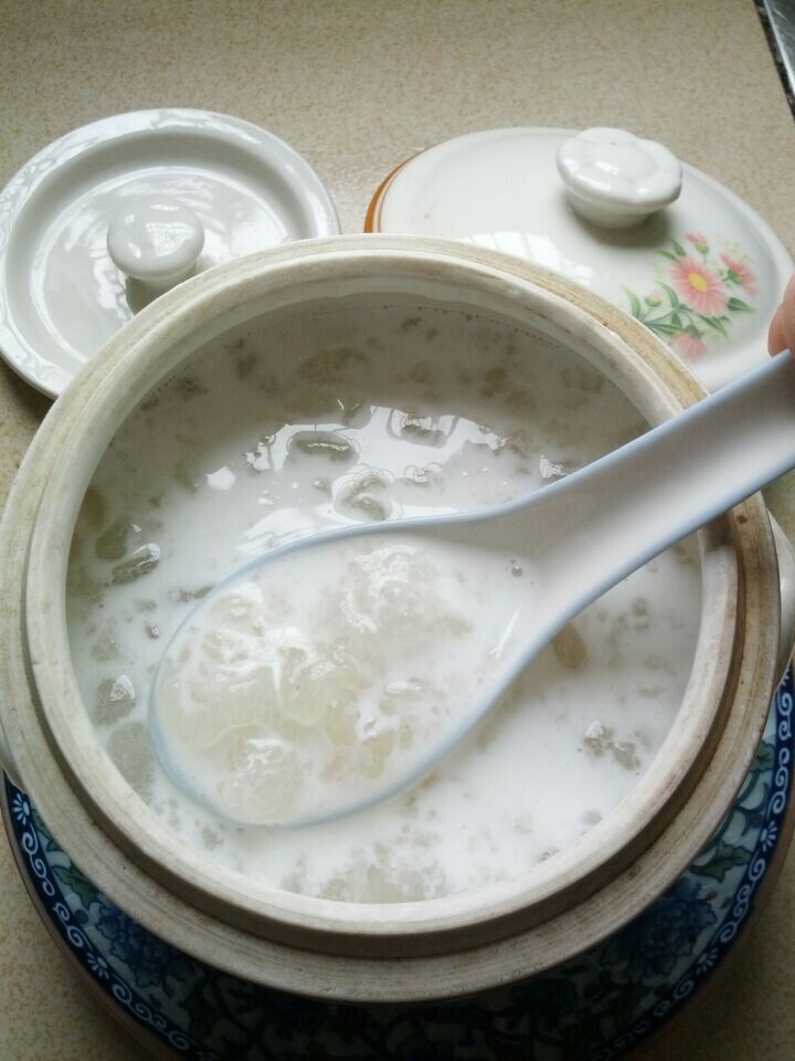 椰汁炖雪蛤