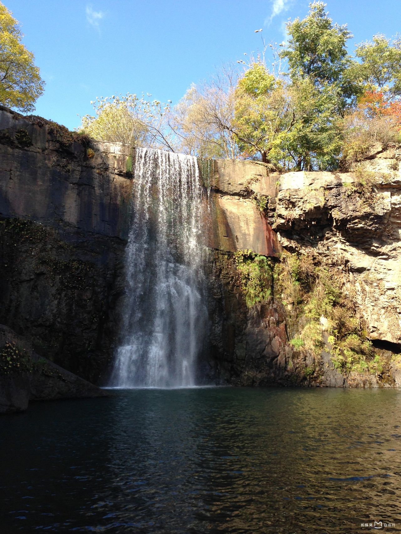  p>青山沟国家重点风景名胜区位于宽甸县青山沟镇境内,景区距宽甸县城