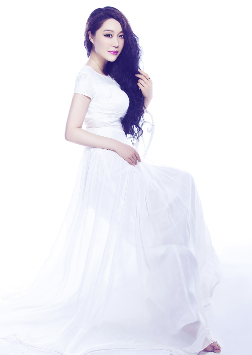  p data-id="gnt83vjgr1">王菲菲,出生于新疆, 