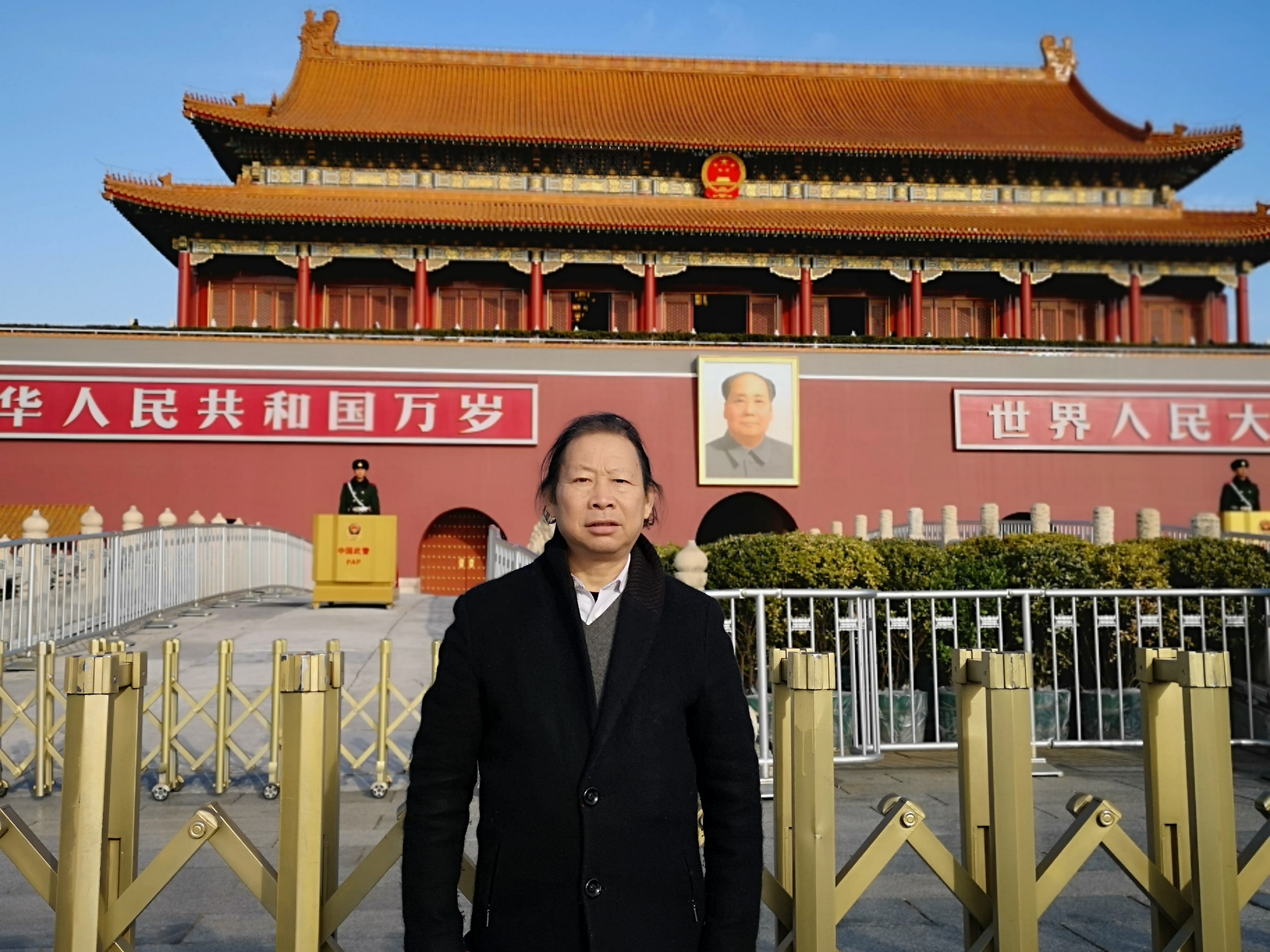  p>刘长春,1956 年生,湖南双峰人,是一位艺术家. /p>