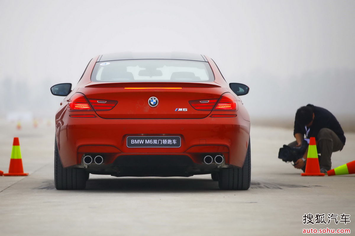 宝马m6跑车