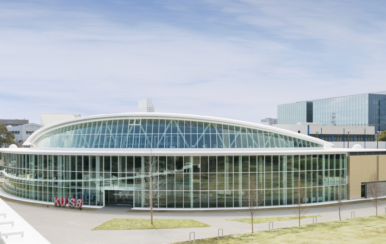  p>神田外语大学简称为"kuis",位于世界著名企业林立的幕张区,是国内