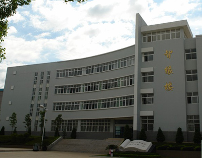  p>开远市第一中学是云南省一级完全中学,简称开远一中.