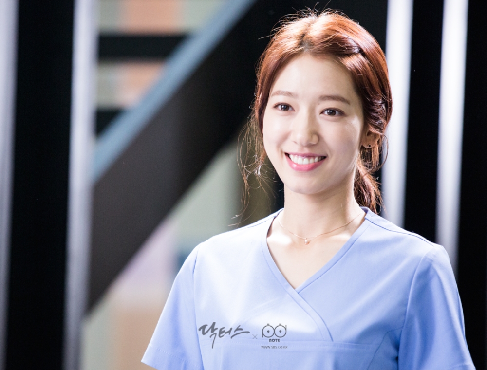 park shin hye) /i>,1990年2月18日出生于韩国光州,韩国女