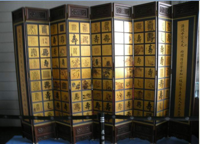  p data-id="gnx8wsrnay">王尔烈七十寿屏,共9扇,柴木框架,上下屏板