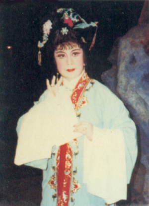  p>团长戚雅仙,副团长毕春芳.