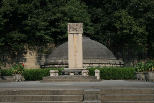  p>廖仲恺(1877年4月23日—1925年8月20日),男,汉族,原名恩煦,又名夷