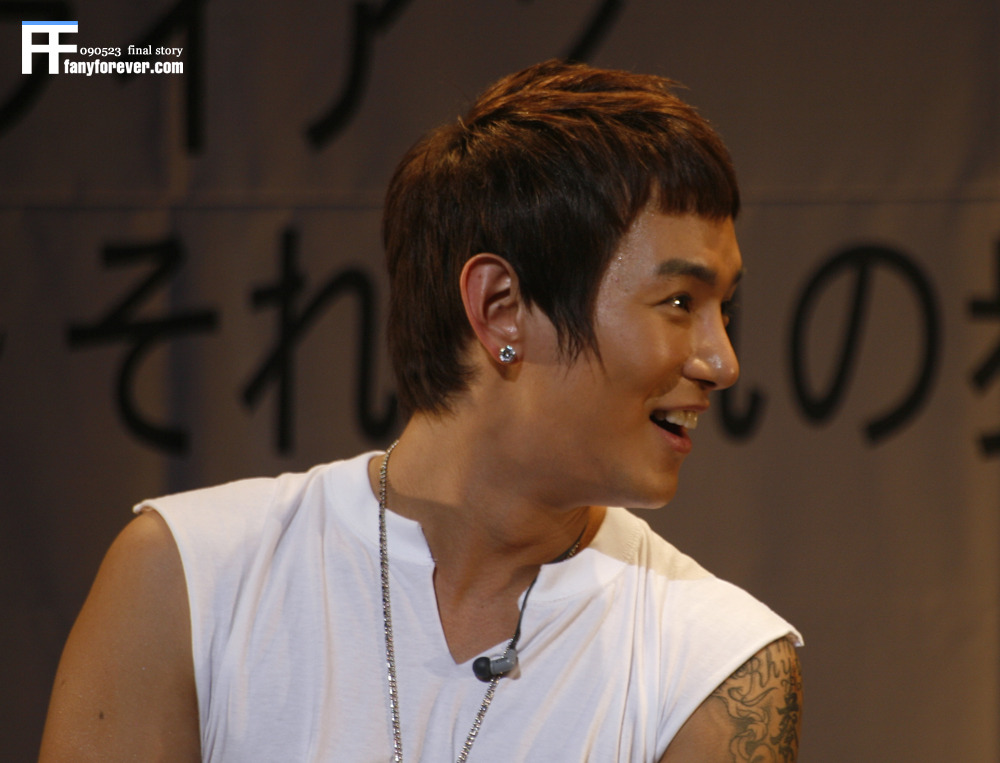  p>黄伦硕,1982年1月17日出生于 a target="_blank" href="/item/首尔