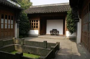  p data-id="go02d5zp8e">郭庄,是中国浙江杭州的园林之一,现为 a