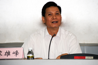  p data-id="gn6vpn9rmq">黎雄峰,男,汉族,海南省乐东县黄流镇人,l954