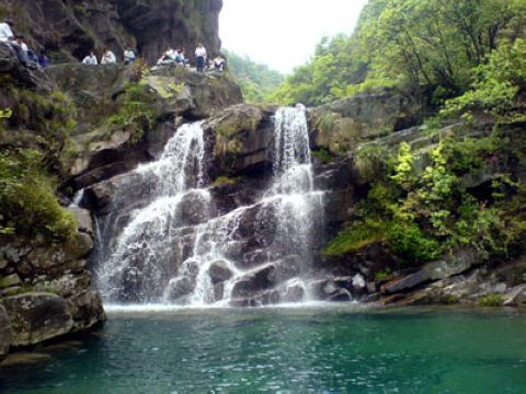 ">碧龙潭位于江西 a target="_blank" href="/item/九江市/3435878"