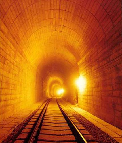  p>分水关隧道是横(峰)南(平)铁路穿越武夷山脉的长大越岭隧道,全长