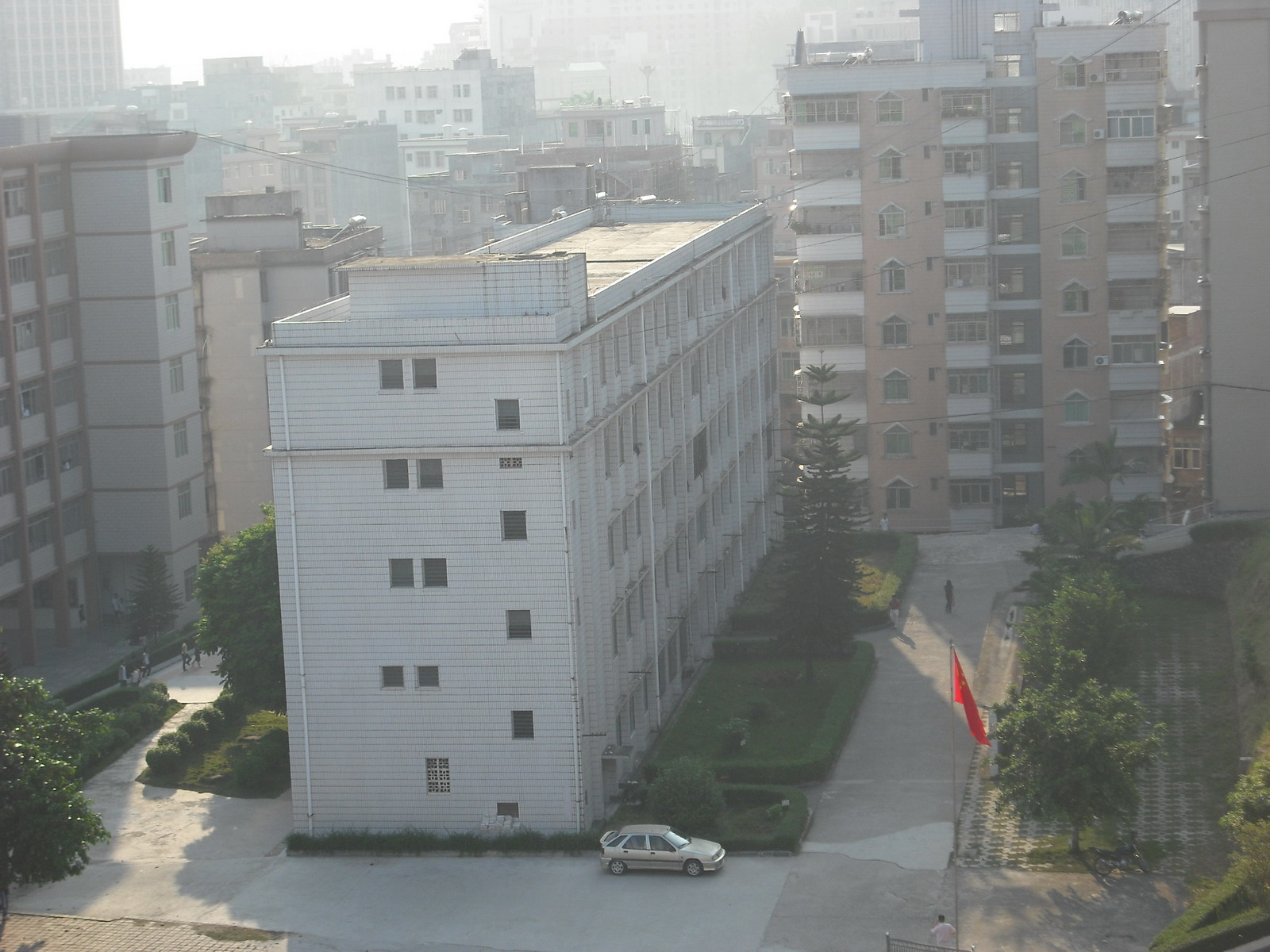  p>信宜市华侨中学创办于1957年,是信宜市"五大优质高中强校"之一,除