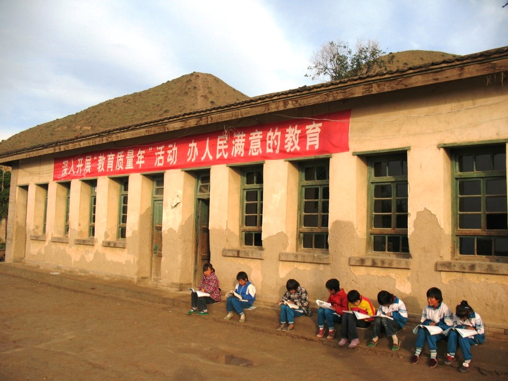  p>靖远县高湾乡周湾小学是一所完全小学,学校始建于1964年,位于靖远