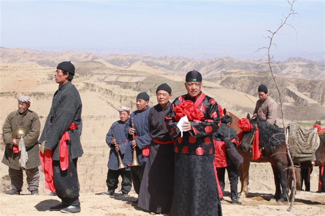  p>《盘龙卧虎高山顶》是由中国电视剧制作中心,陕西省委宣传部,延安