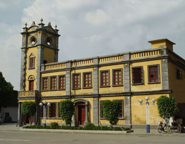 h">胡志明旧居位于 a target="_blank" href="/item/柳州市/11044417"