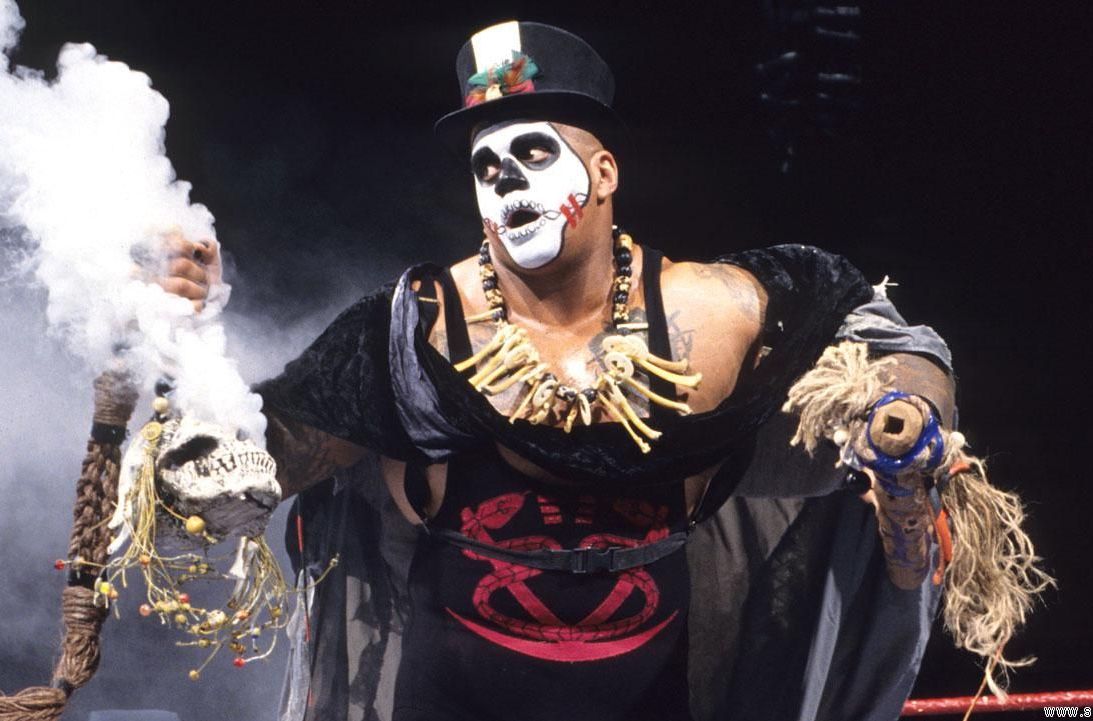  p>papa shango是一名魔法师,中文名是肖恩苟老爹,为wwe史上最为恐怖