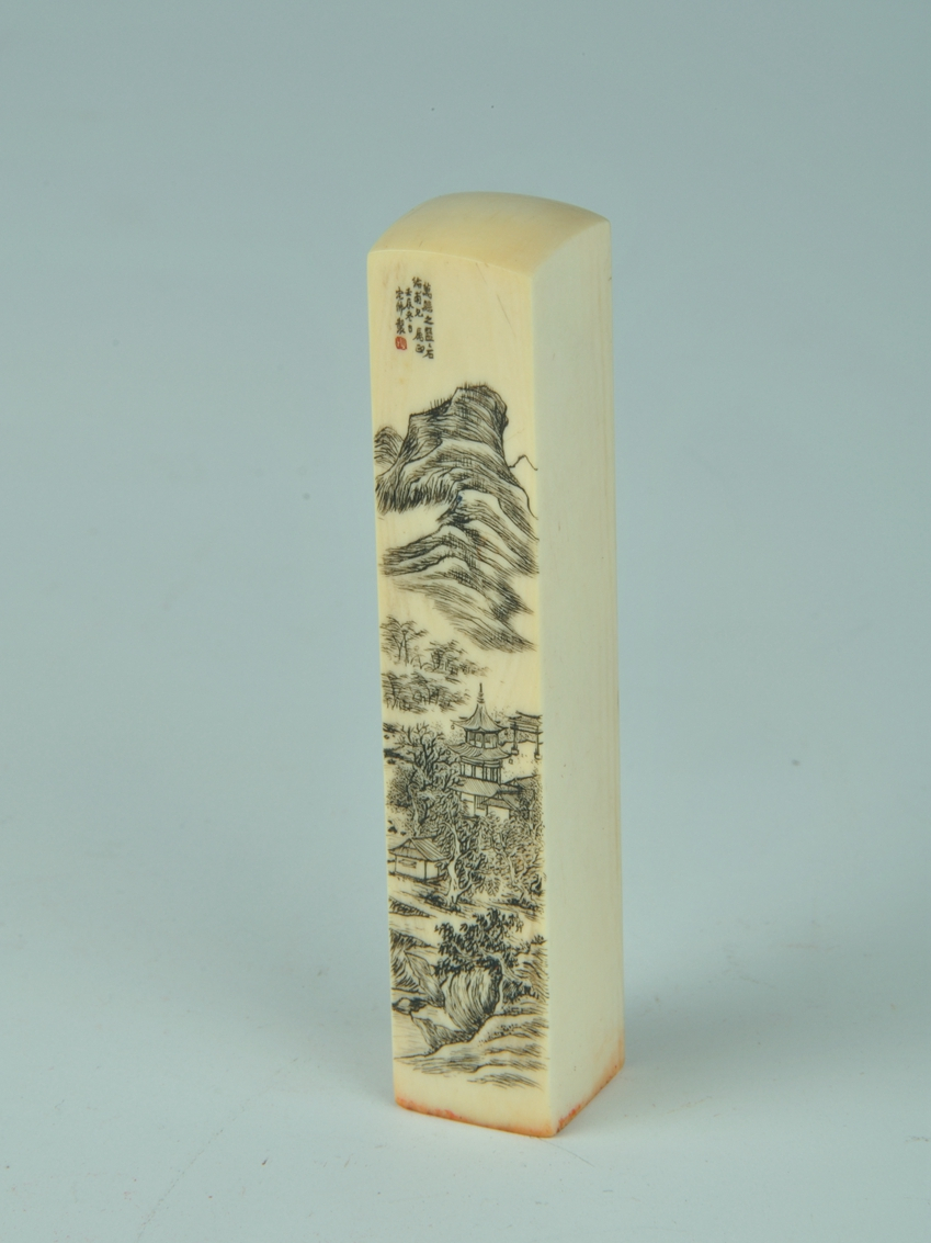 现代微雕象牙章