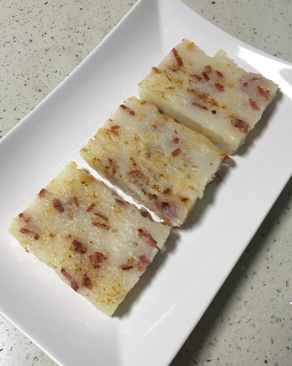  p>萝卜糕是中式传统的糕点,在福建,广东等地区的传统特色糕点.