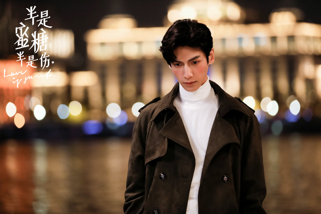 电视剧《 a target="_blank" href="/item/半是蜜糖半是伤/22426814"