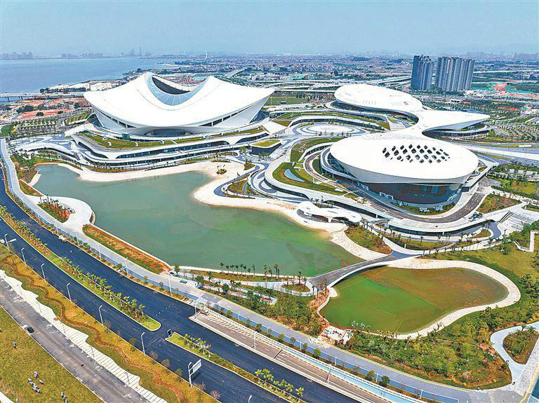 中心位于厦门市翔安区,是一个集多种运动项目于一体的综合性体育场馆