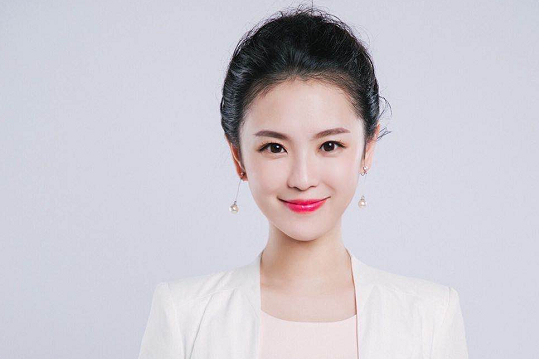  p>徐雪,1990年1月出生,中国内地主持人,毕业于华东师范大学 sup data