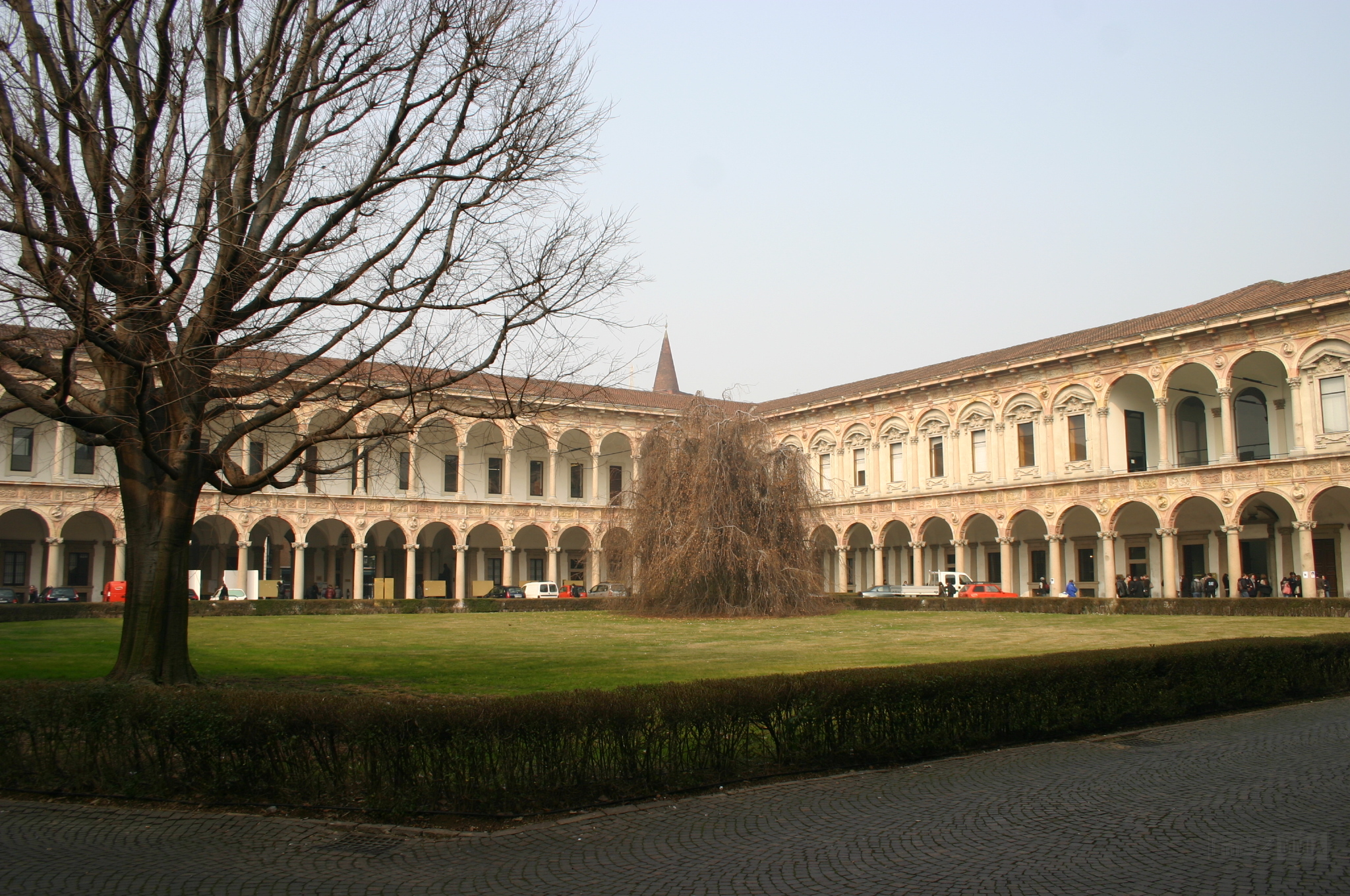 意大利英苏布里亚大学