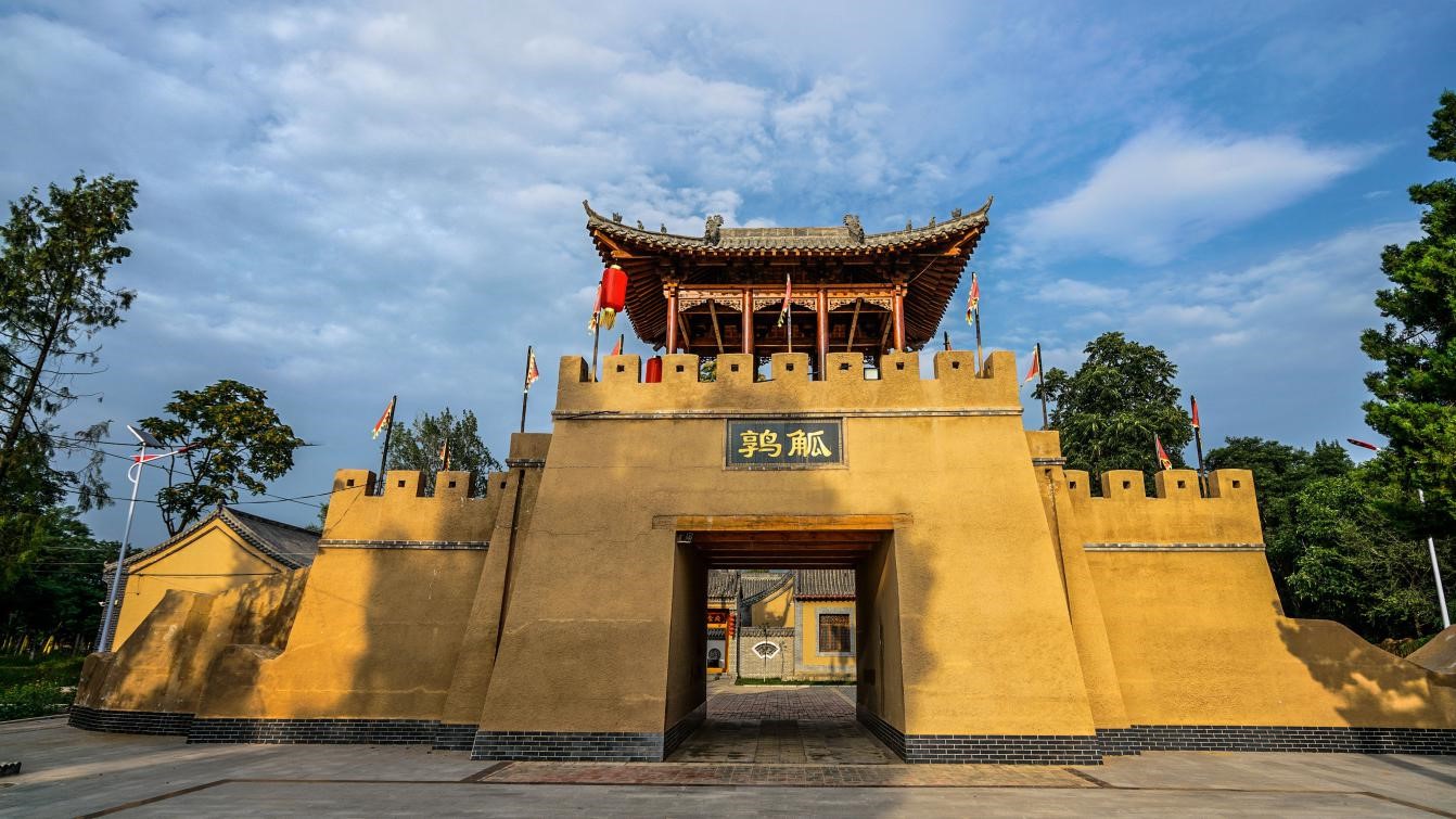  p>邵寨镇干槐树村位于灵台县东南方向,是隋代古鹑觚县遗址所在地,有