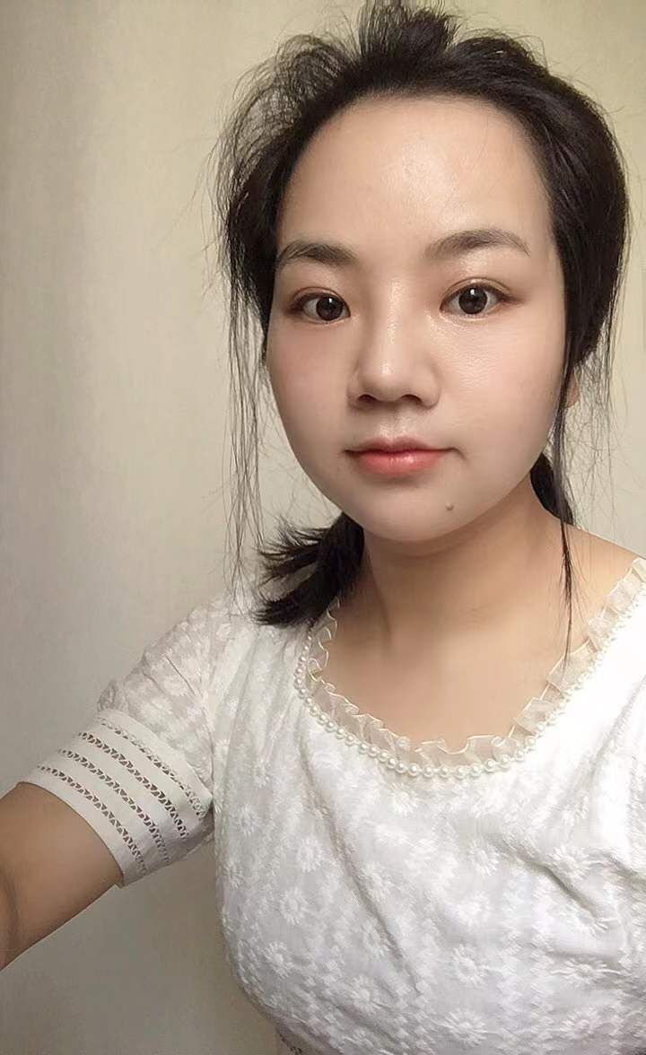  p>钟小英,女,汉族,江西赣州人,英子会创始人, 