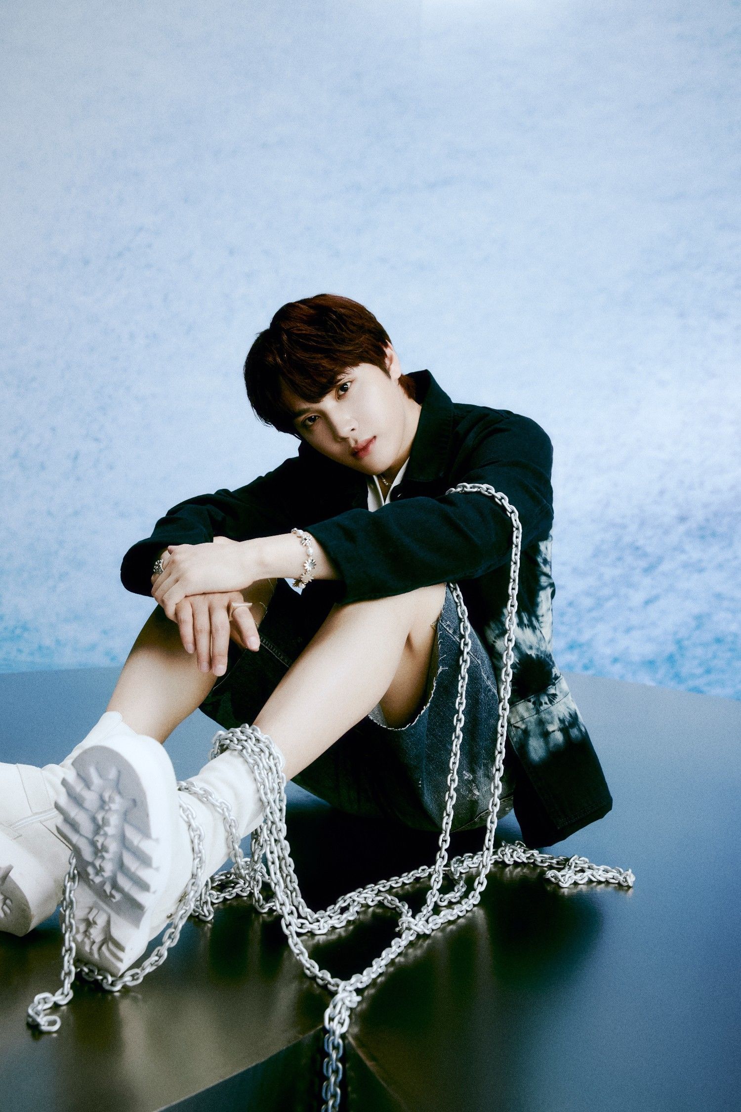  p>周鹤年,1999年3月9日出生于韩国济州,韩国流行