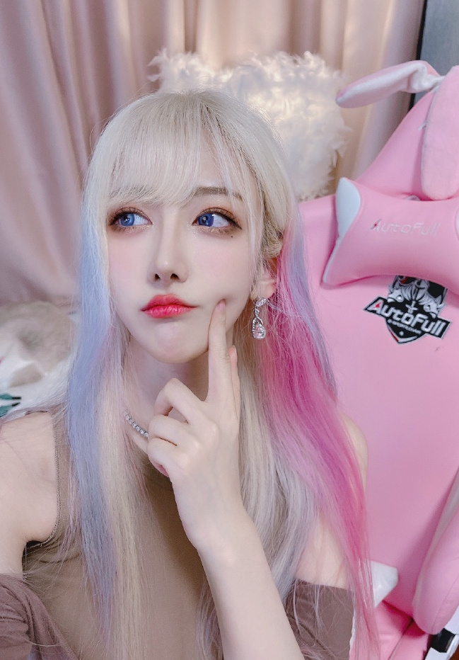  p data-id="go6tpbfv6g">啾小妍,人气coser,毕业于武汉音乐学院,拥有