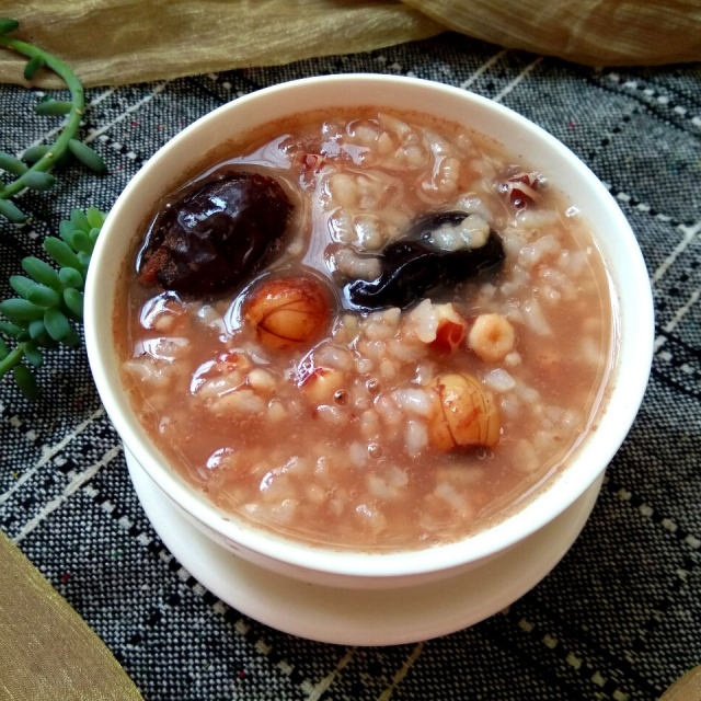 芡实红枣花生粥