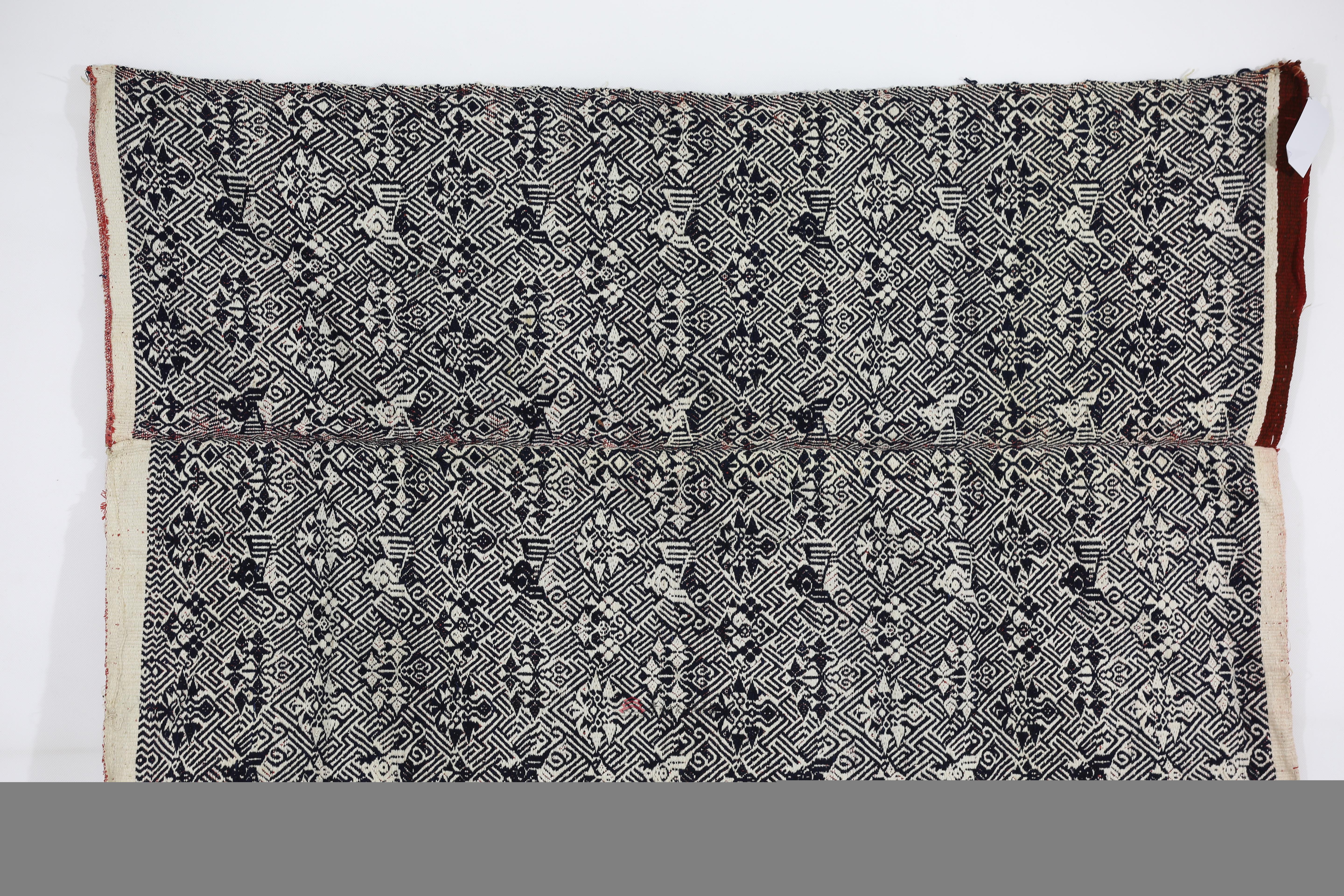 当代黔南荔波布依族织锦被面