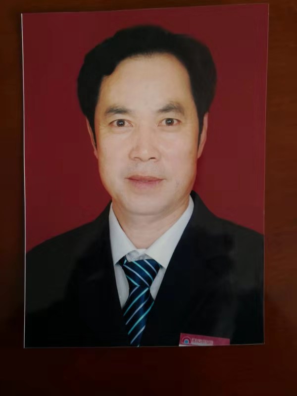 中国共党员,1960年生,现任渭南市合阳县平安物流有限公司党支部书记兼