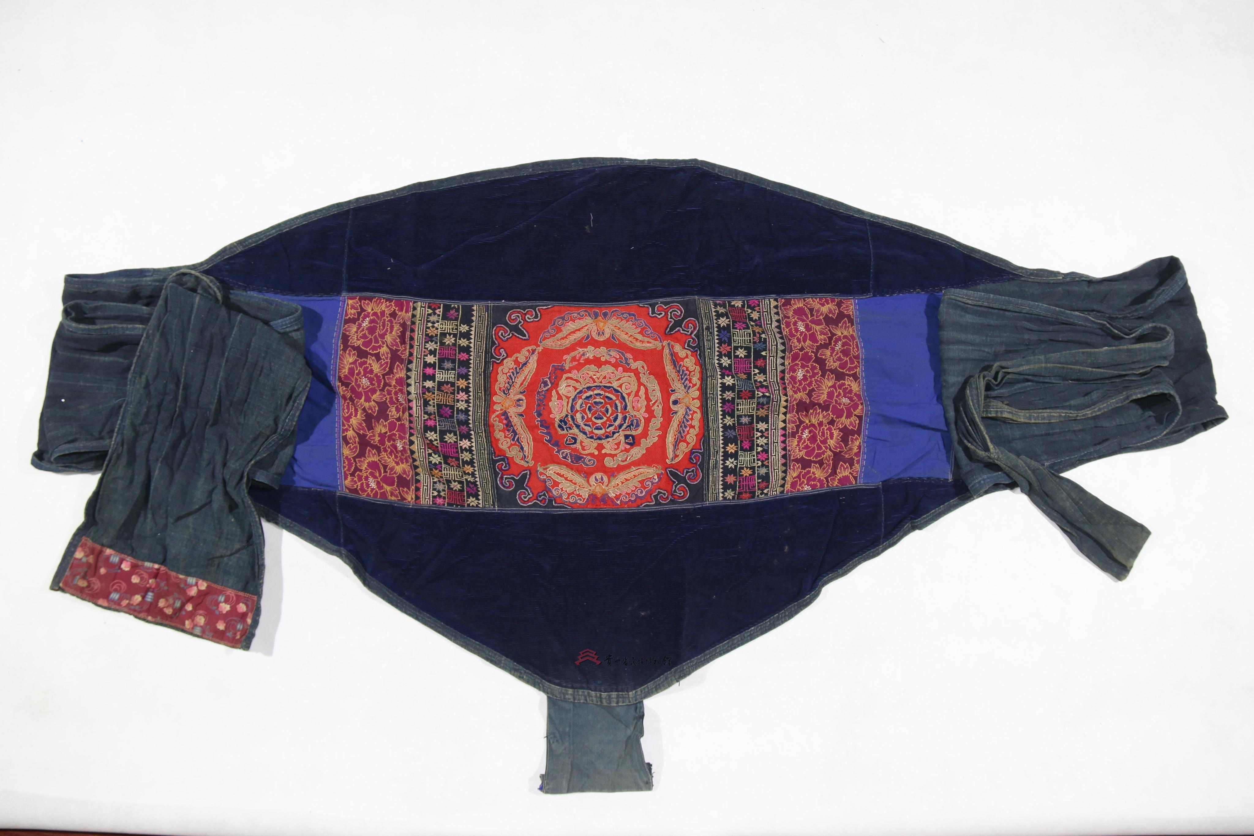 当代广西隆林壮族打籽绣蝙蝠纹背带