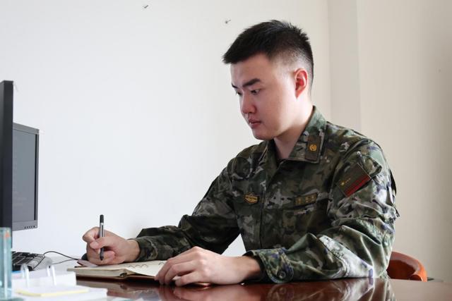  p data-id="ucmdmunclfmy">李锦臻,武警龙岩支队文职人员,曾在空军