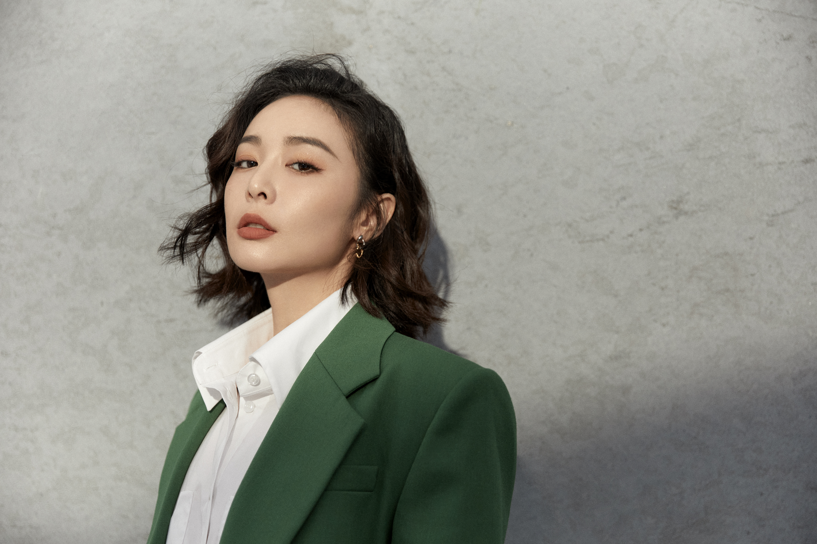 "gnsswj8n88">高叶,1987年12月6日出生于江苏省常州市,中国内地女演员