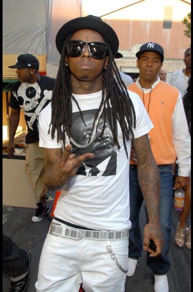  /i>,1982年9月27日出生于美国路易斯安那州新奥尔良,美国说唱歌手