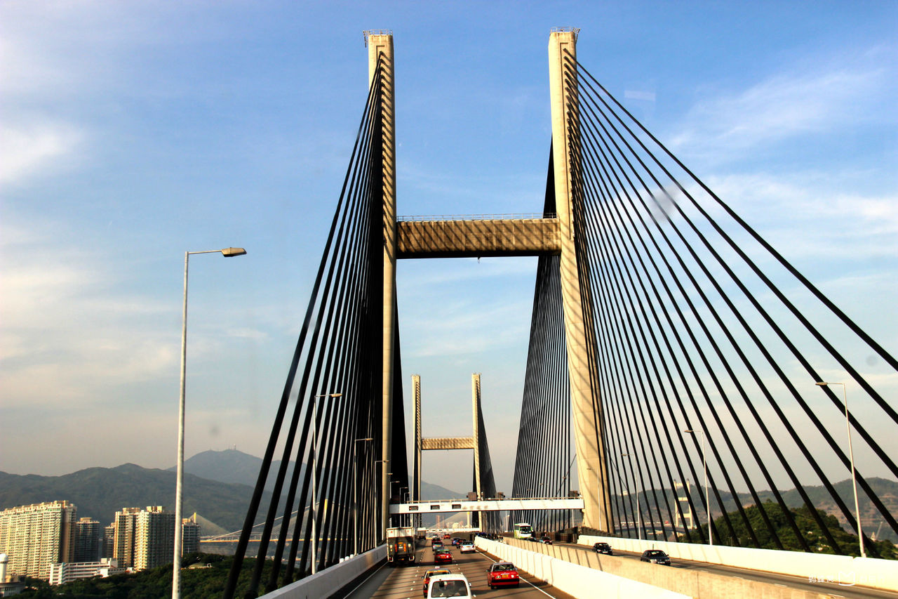  p>香港青马大桥,是全球最长的行车铁路双用悬索式 a target="_blank"