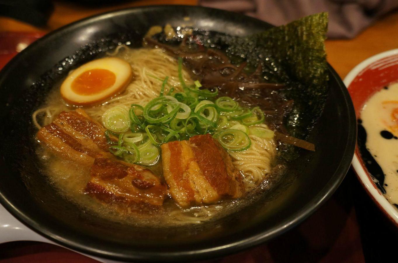  p>猪软骨拉面是一道简单的家常菜,主料是猪月牙骨,腿骨, a href="#"